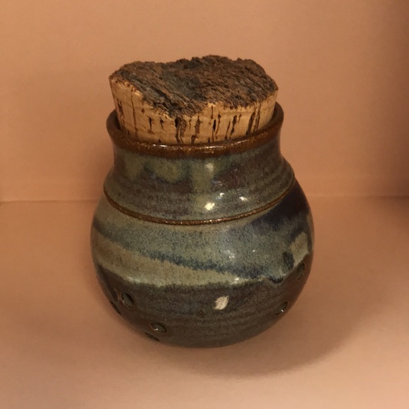 Vintage Cunningham Stoneware Pottery Garlic Keeper with Cork Lid - Picture 4 of 10